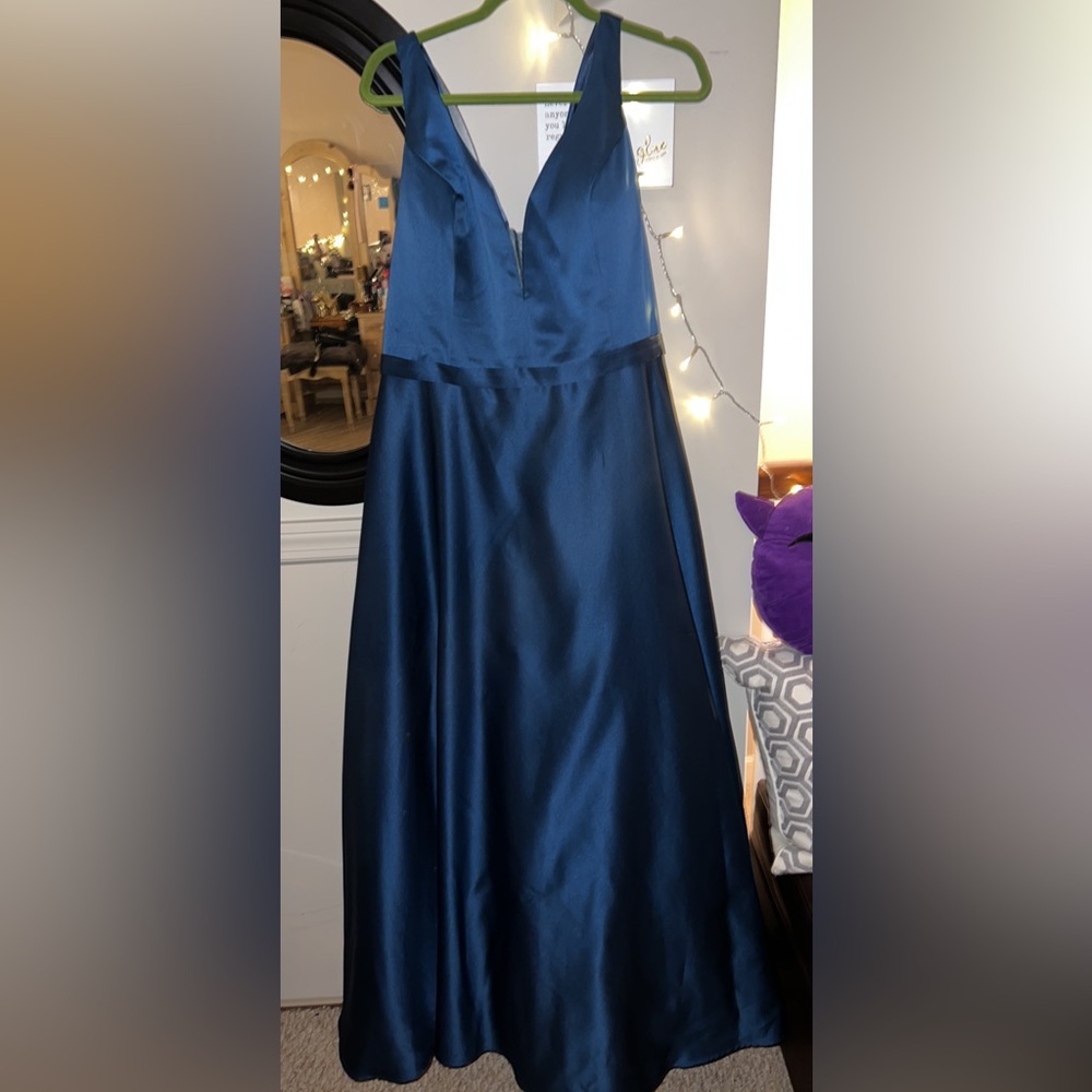 Selling my Senior year Prom Dress.